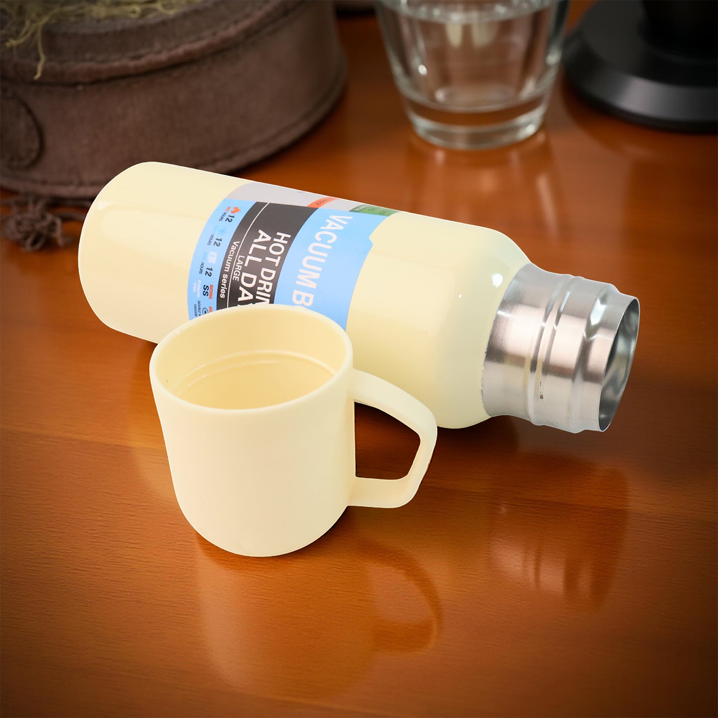 White Vacuum Flask Set Stainless Steel Thermos With 3 Cups Approx 500ml