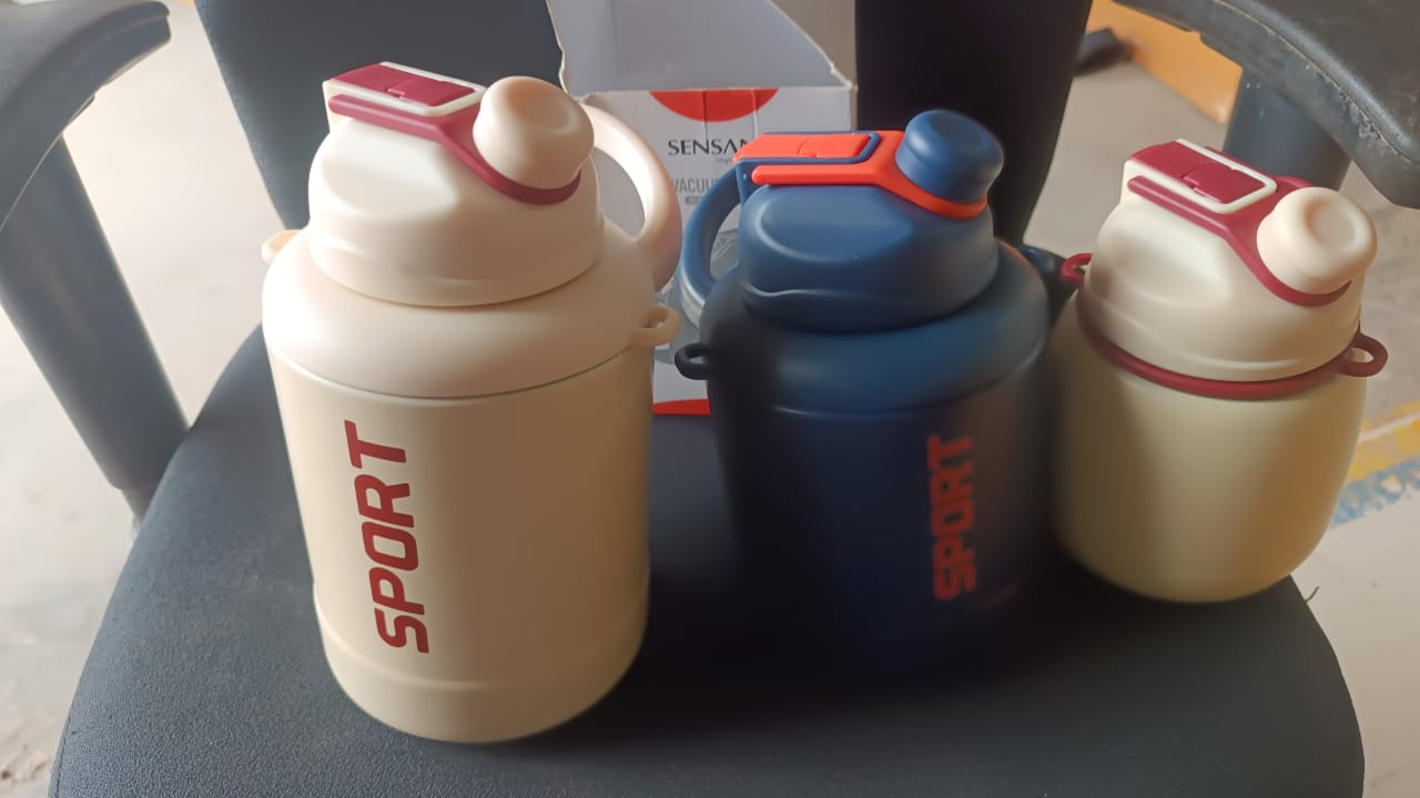 Sports Vacuum Bottle With Shoulder Strap 1 Pc Stylish Mix Design Size